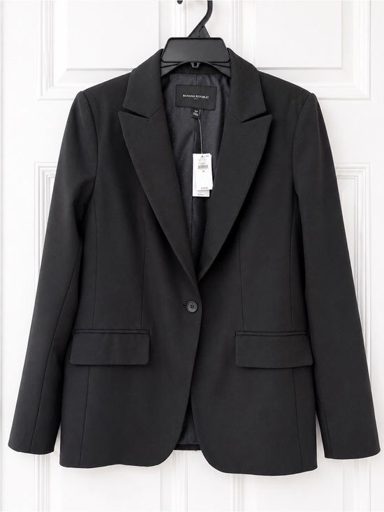 Banana Republic Jackets & Blazers - Banana Republic Black Tailored Single-Button Blazer